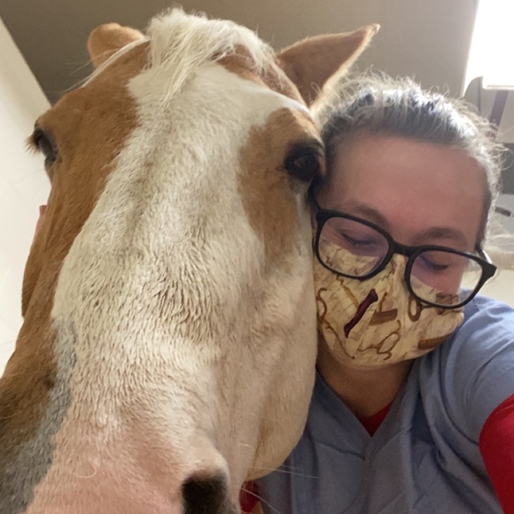 Meet your Posher, Holly - Picture 2 of 6